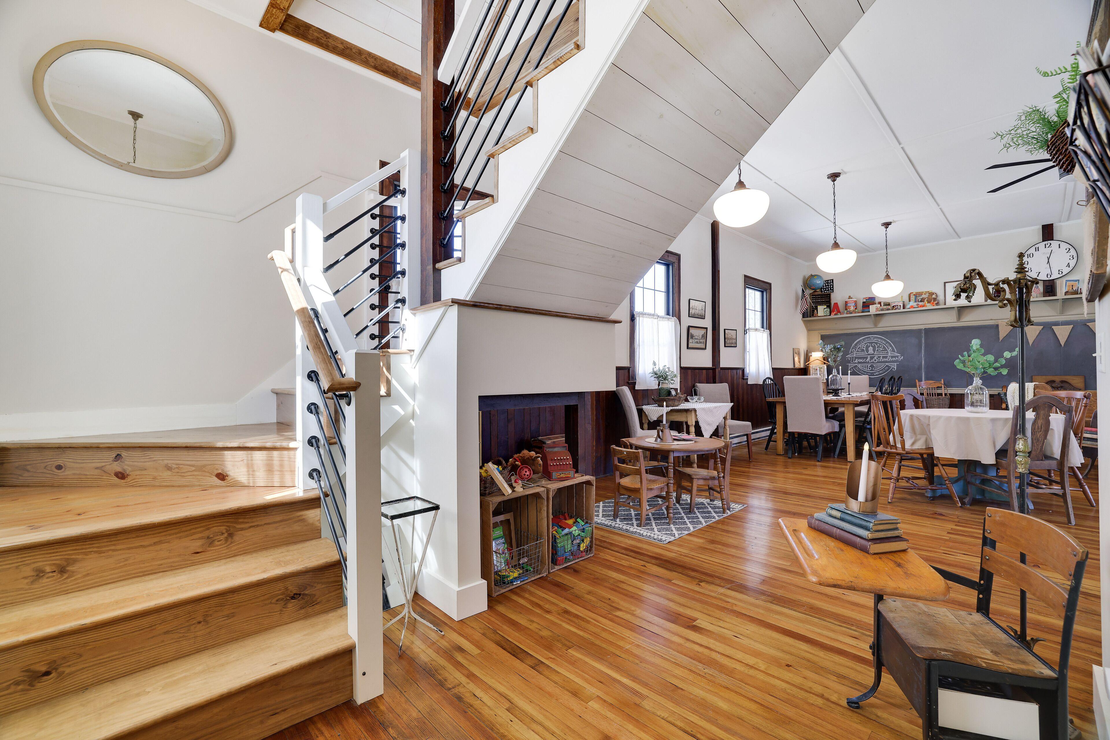 Historic 1800s Uswick Schoolhouse - Near Lake Wallenpaupack