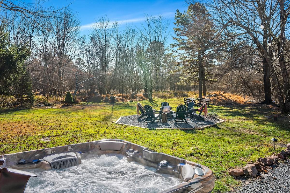 Hot Tub*Firepit*Game Room*Sleeps 12*Near Lake