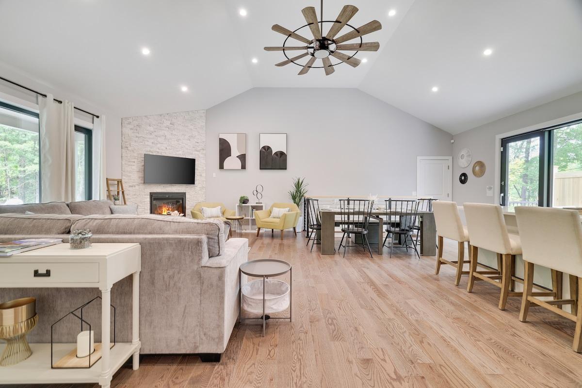 Pocono Family Retreat: Theater, Hot Tub, Game Room